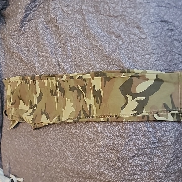 Sanctuary Camouflage Cargo Pants - Picture 2 of 7